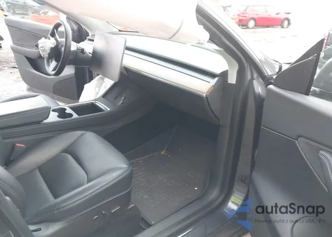 2021 Tesla Model Y Long Range Dual Motor All-Wheel Drive z USA, uszkodzony, nr VIN 5YJYGDEE1MF176377